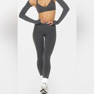 BNWOT Nama Body Butter Contour Leggings Size M Graphite